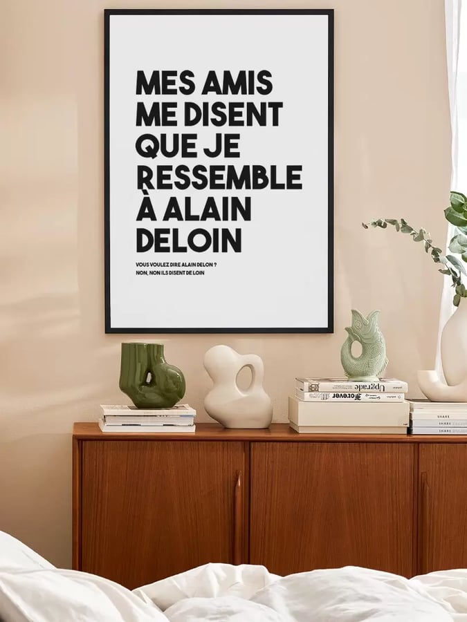 Détail de l’affiche : la phrase en grosses capitales noires et la chute en petites lettres, dans un cadre noir