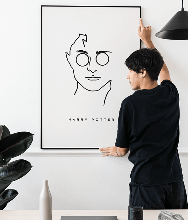 Affiche Harry Potter minimaliste accrochée au mur d’un salon