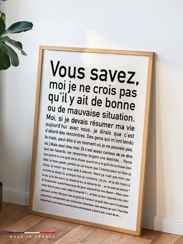 Affiche De bonnes ou de mauvaises situations dans un cadre en bois, la tirade du Scribe d’Astérix et Obélix en lettres noires