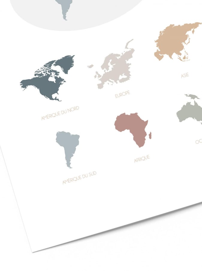 Détail de l’affiche : l’Amérique du Nord, l’Europe, l’Asie, l’Amérique du Sud, l’Afrique et l’Océanie, chacune avec son nom