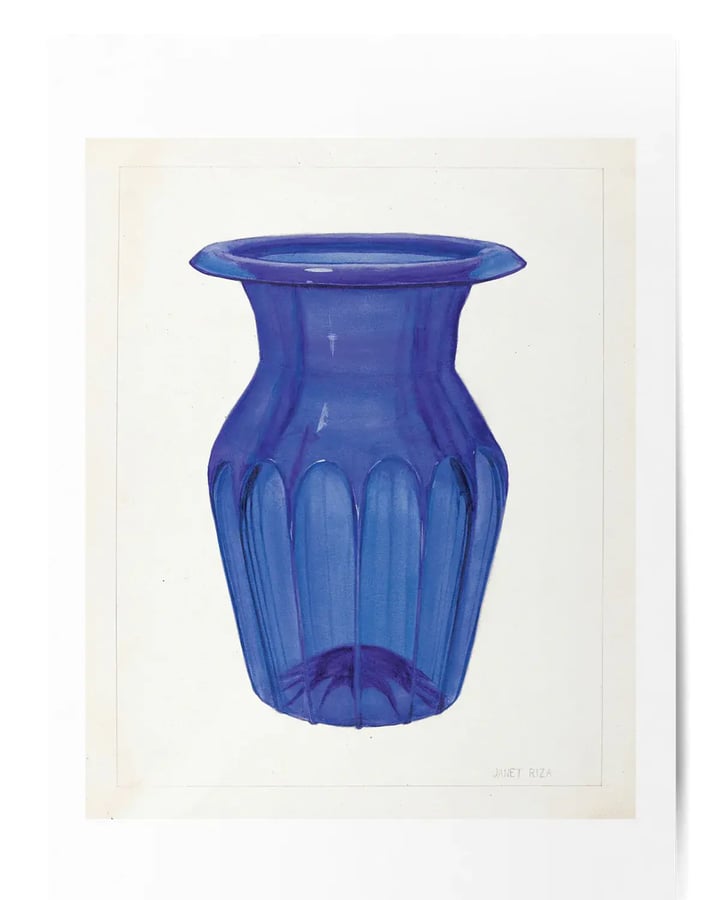 L’affiche Vase Bleu No.1 : un vase de verre bleu cobalt sur fond ivoire