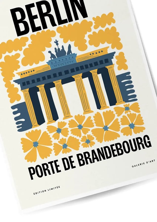 Détail de l’affiche : le quadrige et les colonnes ocre de la porte de Brandebourg, entre des fleurs jaunes