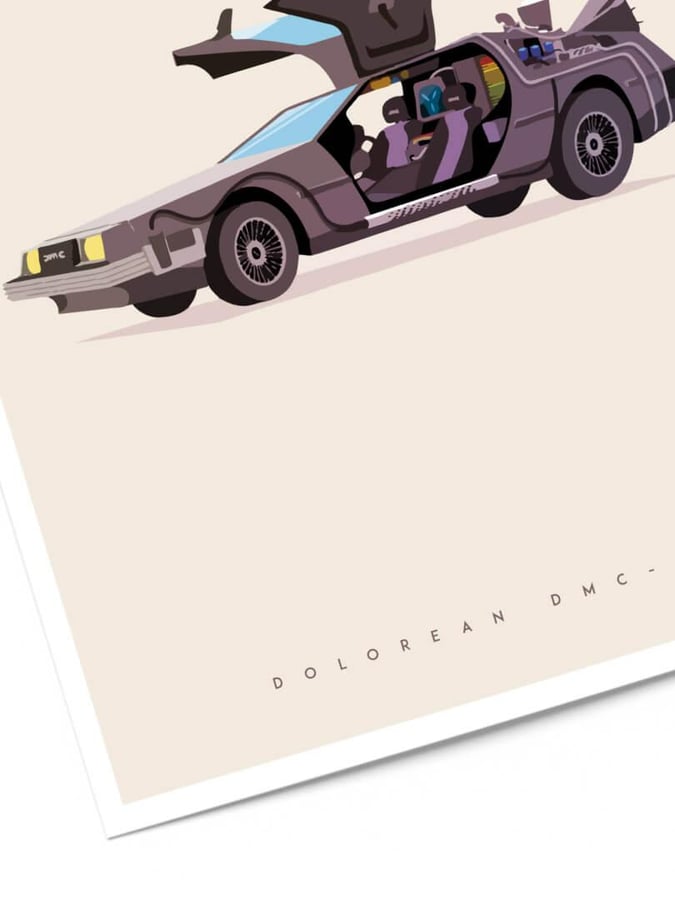 Détail de l’affiche : la DeLorean aux portières ouvertes, vue de près sur la feuille inclinée