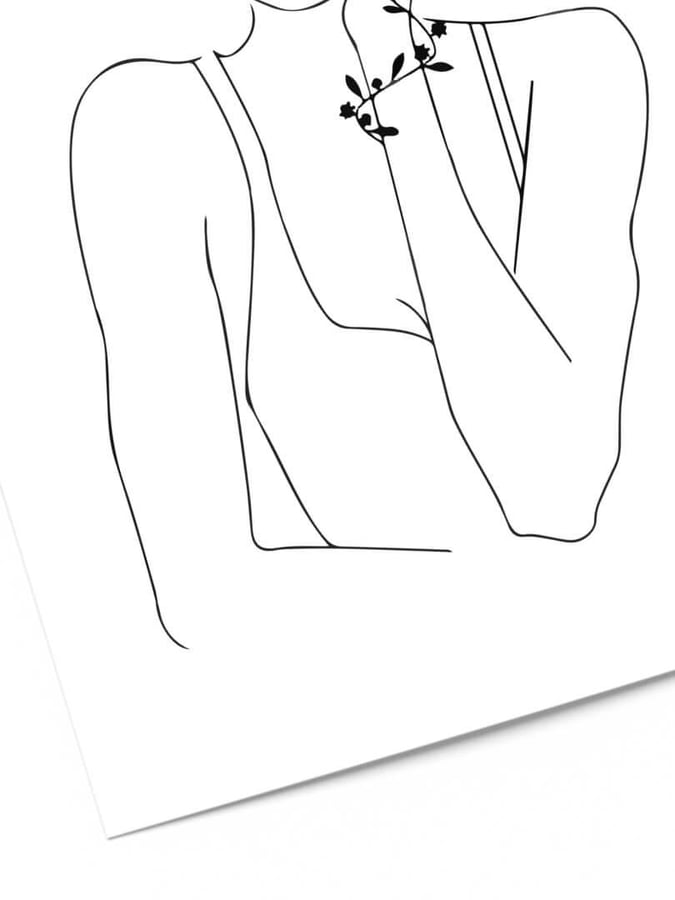 Détail de l’affiche : les petites fleurs noires qui grimpent le long du bras, au-dessus du débardeur dessiné au trait