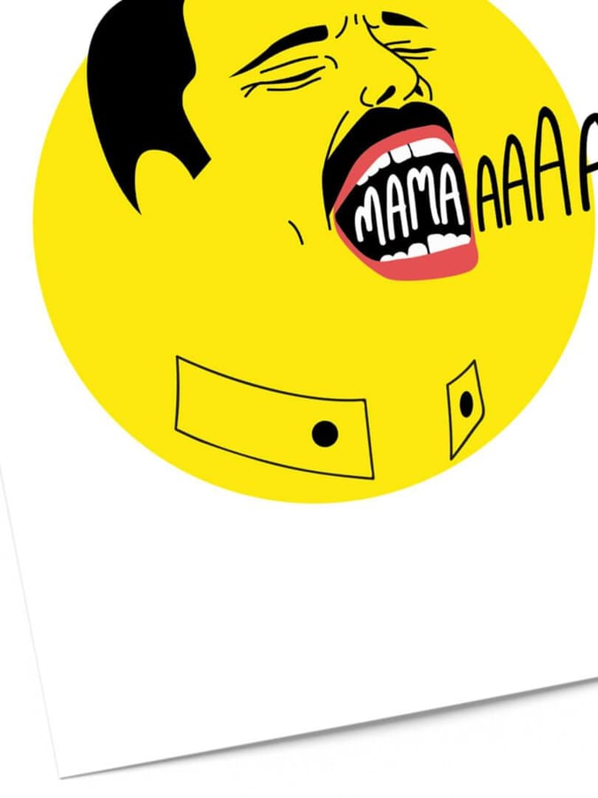 Détail de l’affiche : la bouche grande ouverte de Freddie Mercury, avec MAMA en lettres blanches et AAAA en lettres noires
